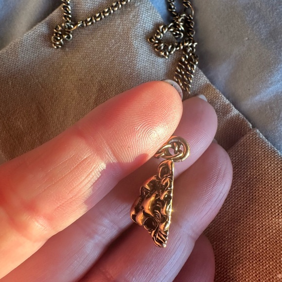 Gucci Gold Lion Pendant Necklace - Picture 3 of 4